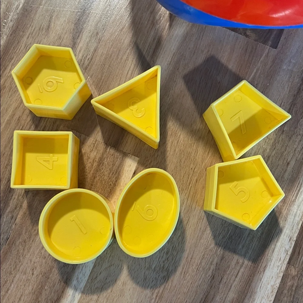 Vintage Tupperware shape o ball toy children